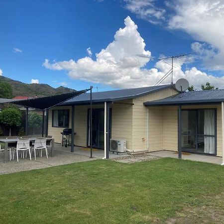 Villa Sunny Escape In Old Cromwell Exterior foto