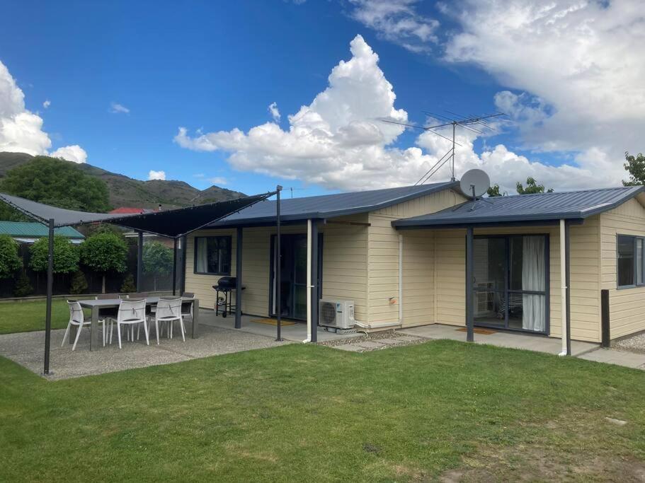 Villa Sunny Escape In Old Cromwell Exterior foto