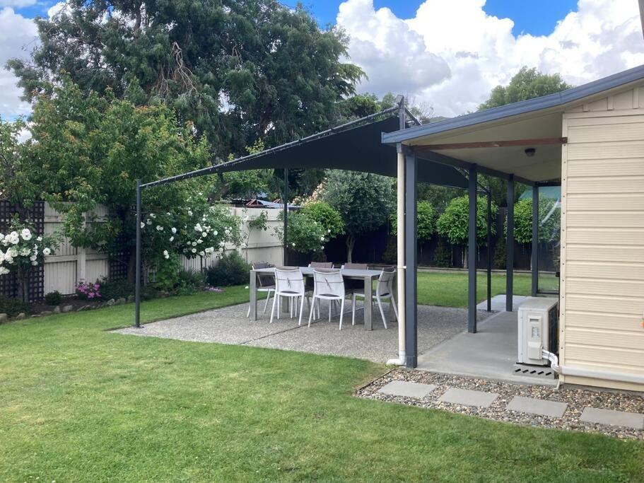 Villa Sunny Escape In Old Cromwell Exterior foto